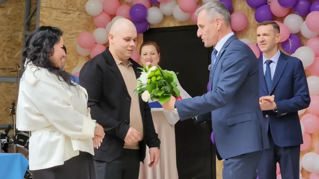 В Долгопрудном в День города чествовали молодоженов и юбиляров семейной жизни