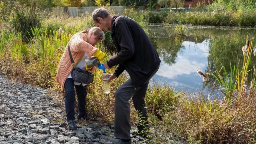В Долгопрудном взяли пробу воды из пруда в Шереметьевском после гибели рыбы