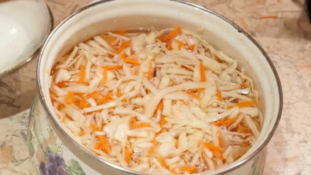 Квашеная капуста как у бабушки: два рецепта на трехлитровую банку, чтобы хрустела всю зиму